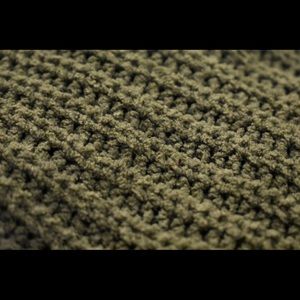 M American Eagle Cropped Green Knit Sweater